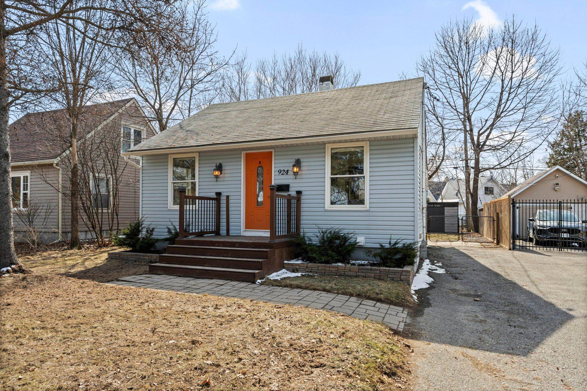 924 Fisher AVE, Carlington - Central Park, ON K1Z 6P4