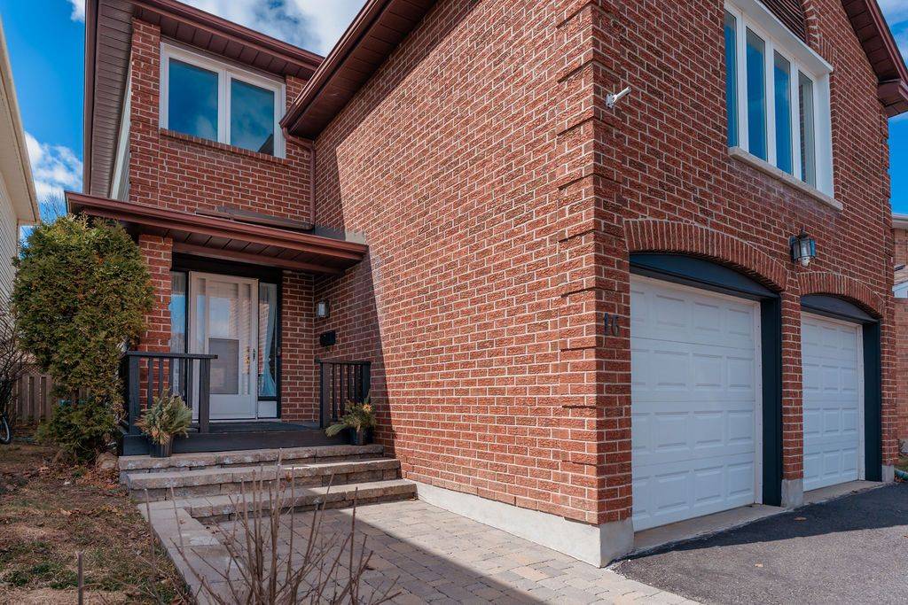 16 Pickwick DR, Barrhaven, ON K2J 3G1