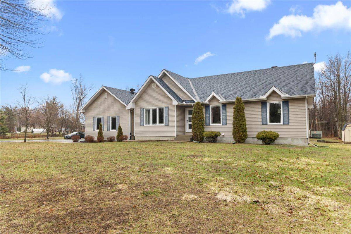 924 County 9 RD, Alfred And Plantagenet, ON K0B 1C0