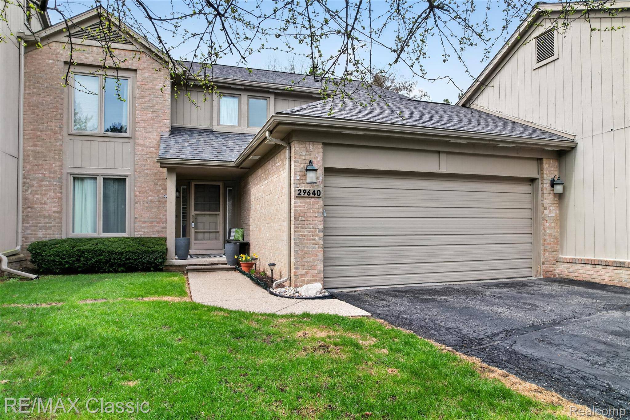 29640 Vista CT, Farmington Hills, MI 48331