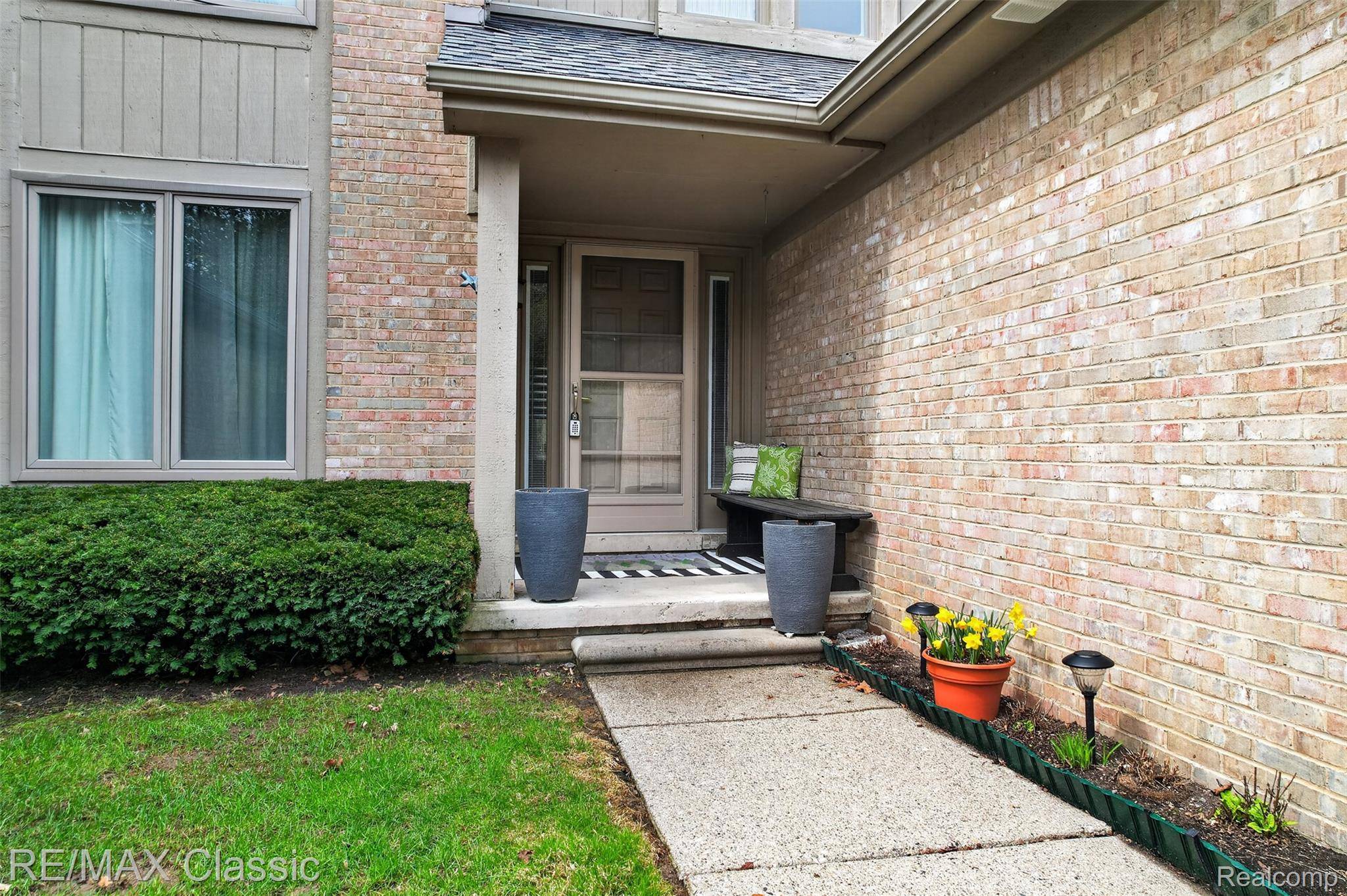 29640 Vista CT, Farmington Hills, MI 48331