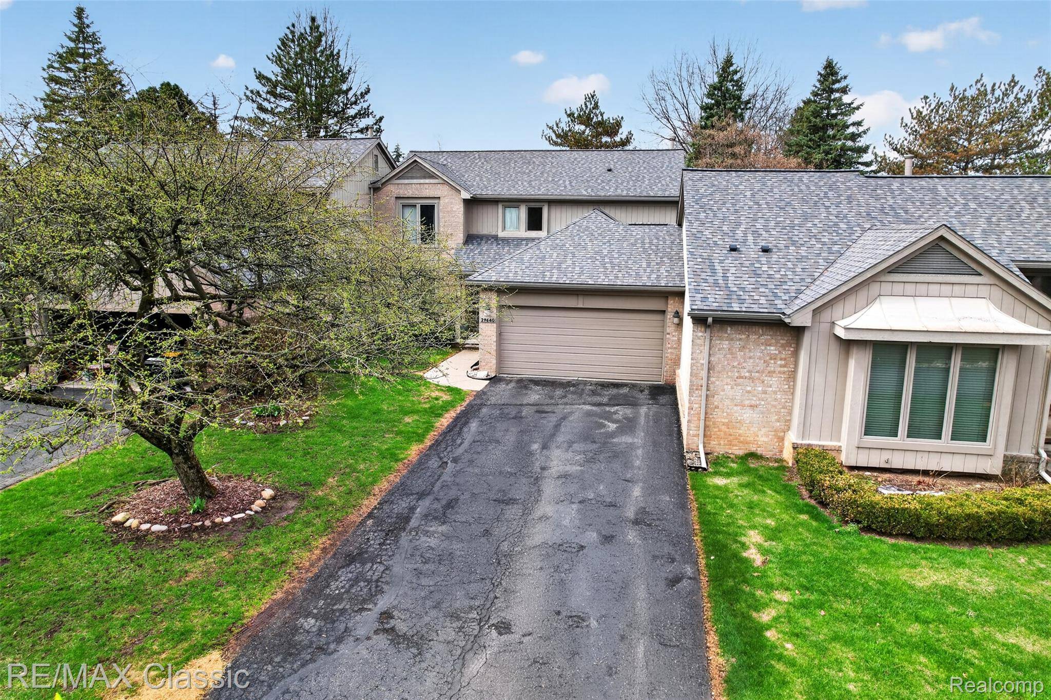 29640 Vista CT, Farmington Hills, MI 48331