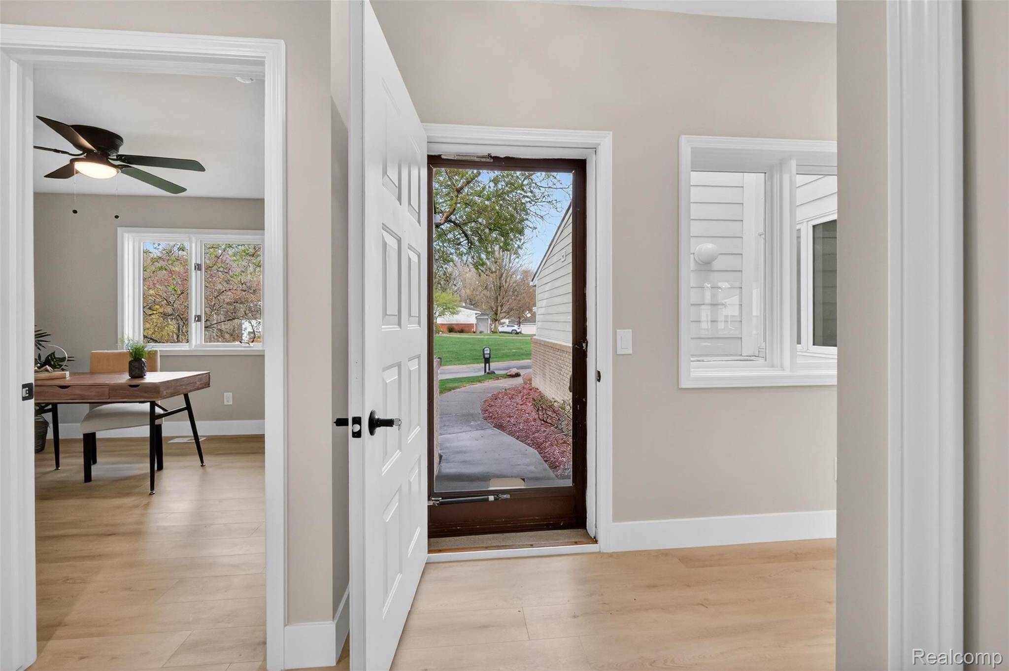 34973 Meadow LN, Farmington Hills, MI 48335