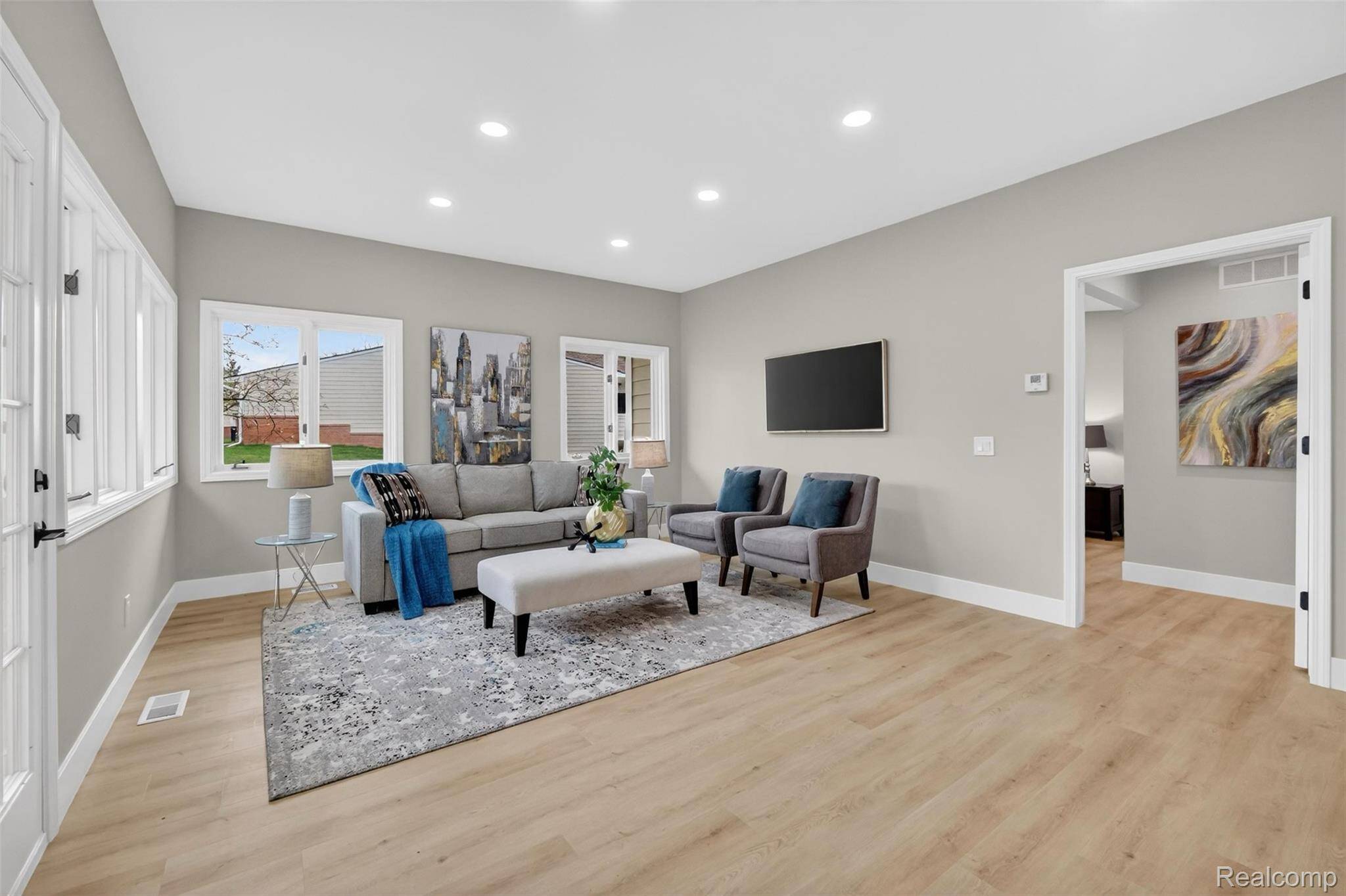 34973 Meadow LN, Farmington Hills, MI 48335