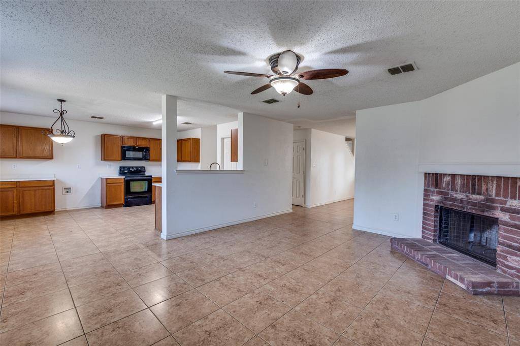 8402 Olivia Meadow Drive, Arlington, TX 76002