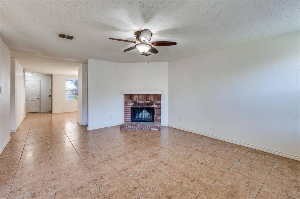 8402 Olivia Meadow Drive, Arlington, TX 76002