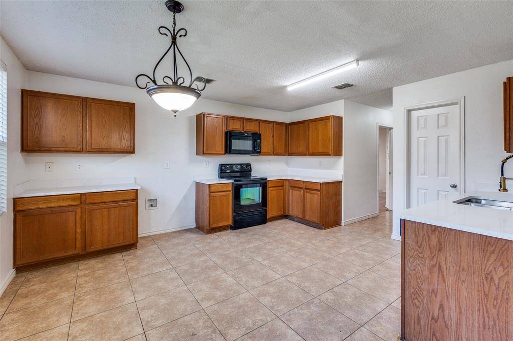 8402 Olivia Meadow Drive, Arlington, TX 76002