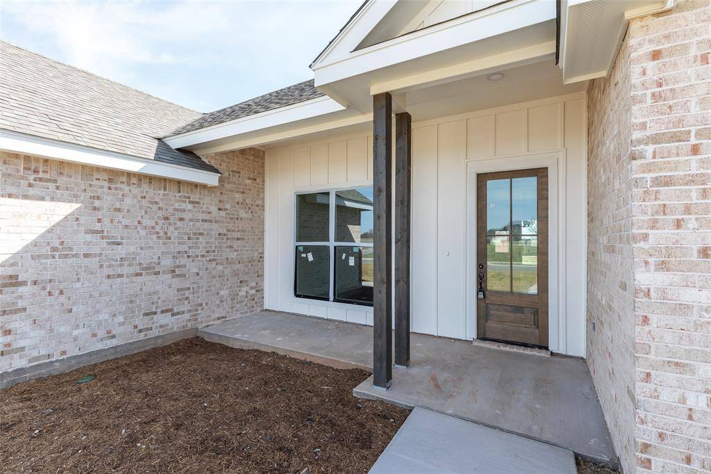 801 Whispering Oaks, Clyde, TX 76510