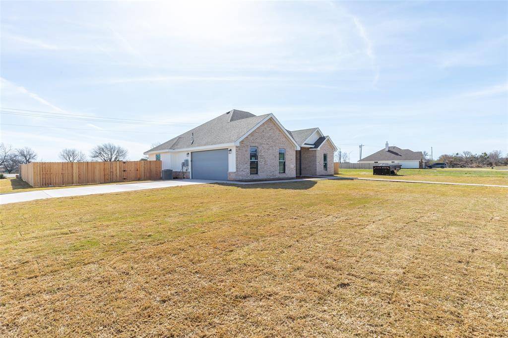 801 Whispering Oaks, Clyde, TX 76510