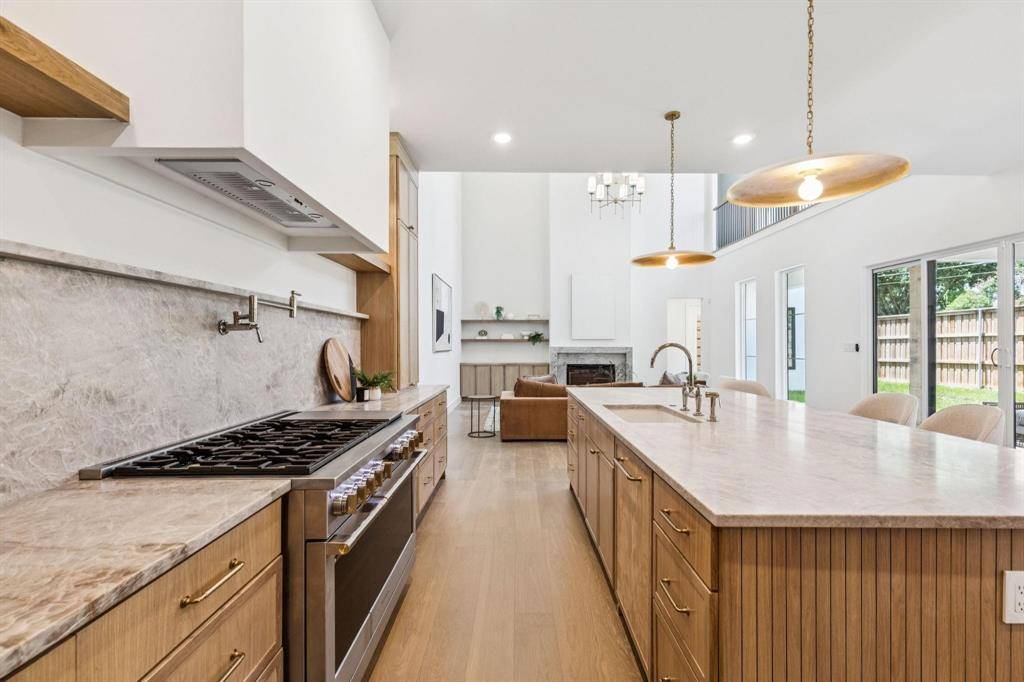 6402 Kenwood Avenue, Dallas, TX 75214