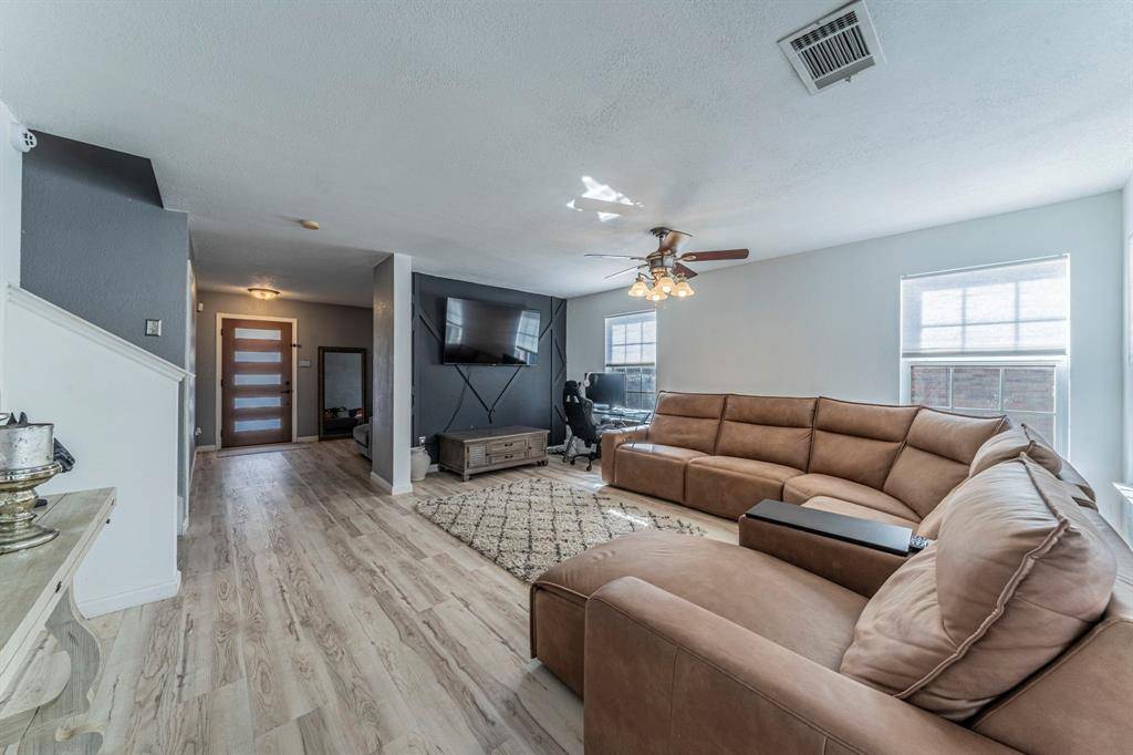 2216 La Salle Trail, Grand Prairie, TX 75052