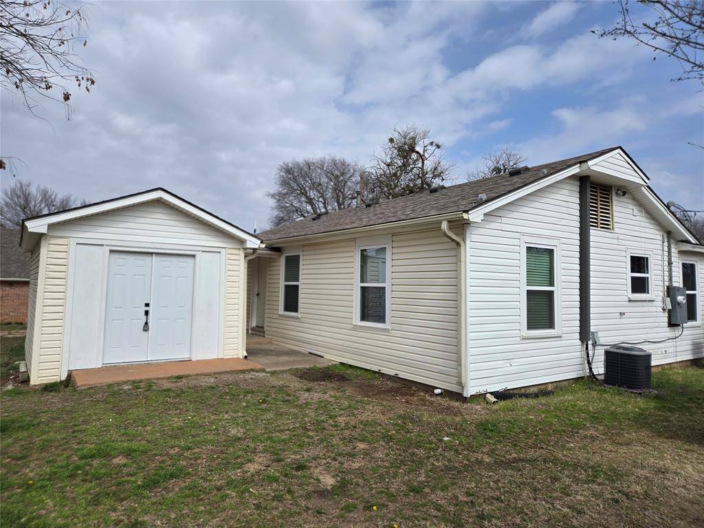 404 S Pecan Street, Bells, TX 75414