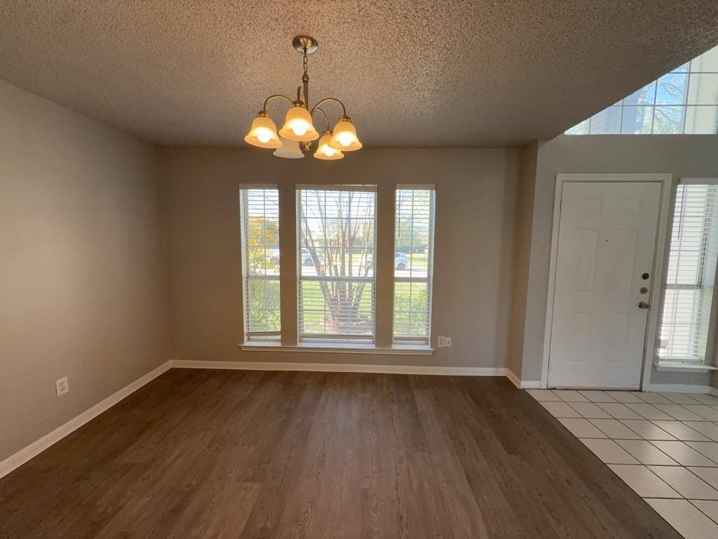 704 Inglewood Trail, Desoto, TX 75115