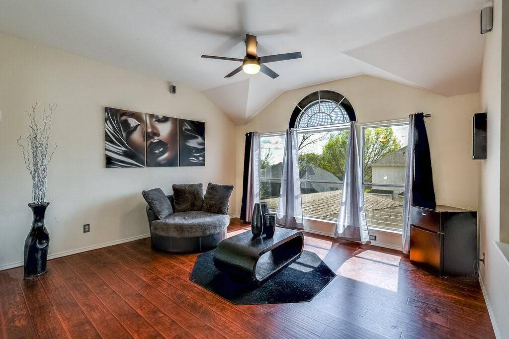 706 Gentry Drive, Arlington, TX 76018