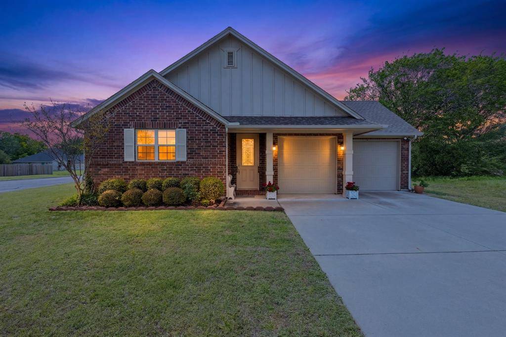 201 Cypress Point Court, Bonham, TX 75418