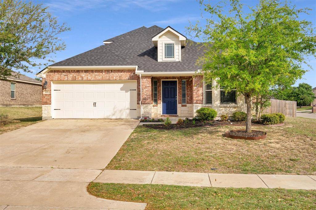 221 Bear Trail, Waxahachie, TX 75165