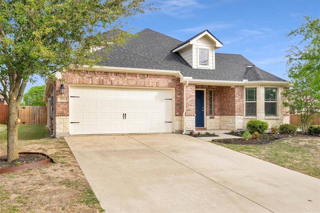 221 Bear Trail, Waxahachie, TX 75165