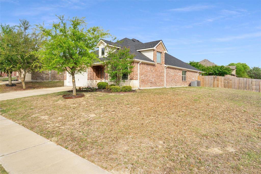 221 Bear Trail, Waxahachie, TX 75165