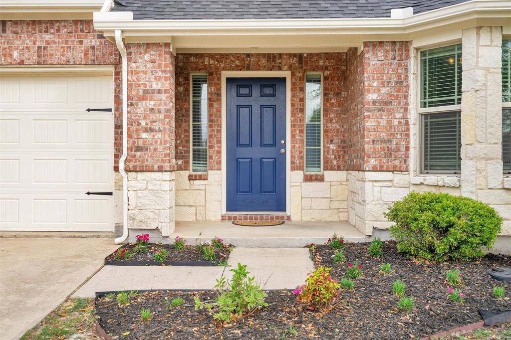 221 Bear Trail, Waxahachie, TX 75165