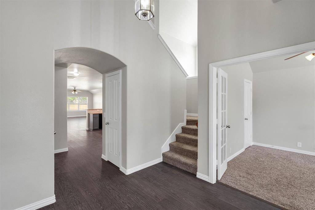 221 Bear Trail, Waxahachie, TX 75165