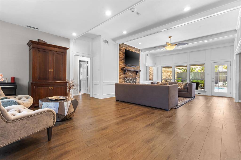 9426 Hillview Drive, Dallas, TX 75231