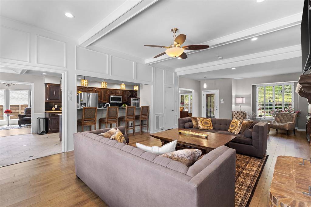 9426 Hillview Drive, Dallas, TX 75231