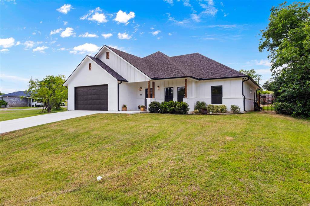 105 Runaway Bay Drive, Runaway Bay, TX 76426