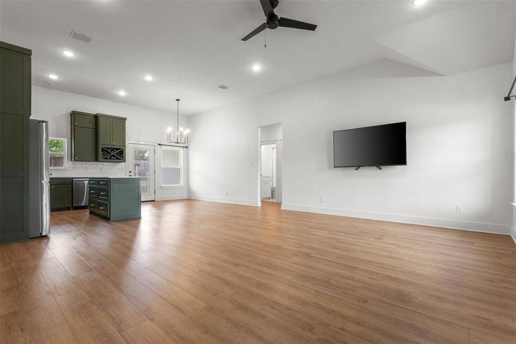 105 Runaway Bay Drive, Runaway Bay, TX 76426