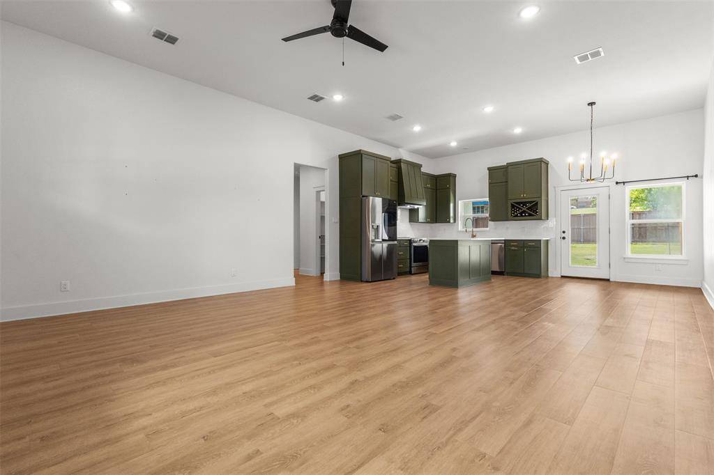 105 Runaway Bay Drive, Runaway Bay, TX 76426