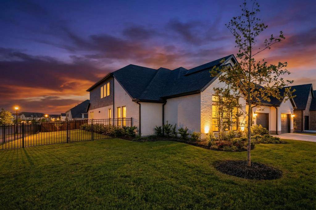 2113 Heather Hills Drive, Fort Worth, TX 76008