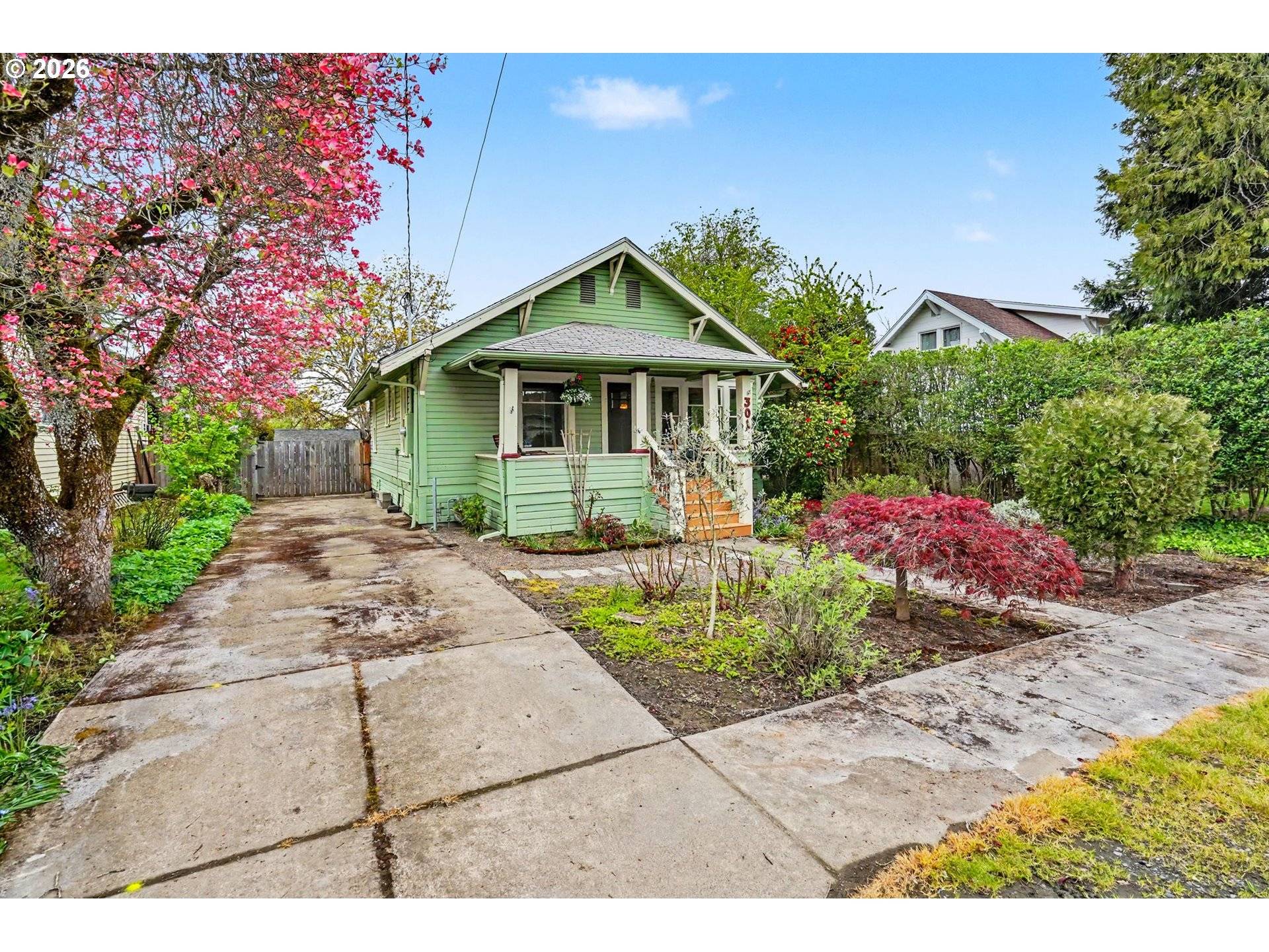 301 ORCHARD ST, Silverton, OR 97381