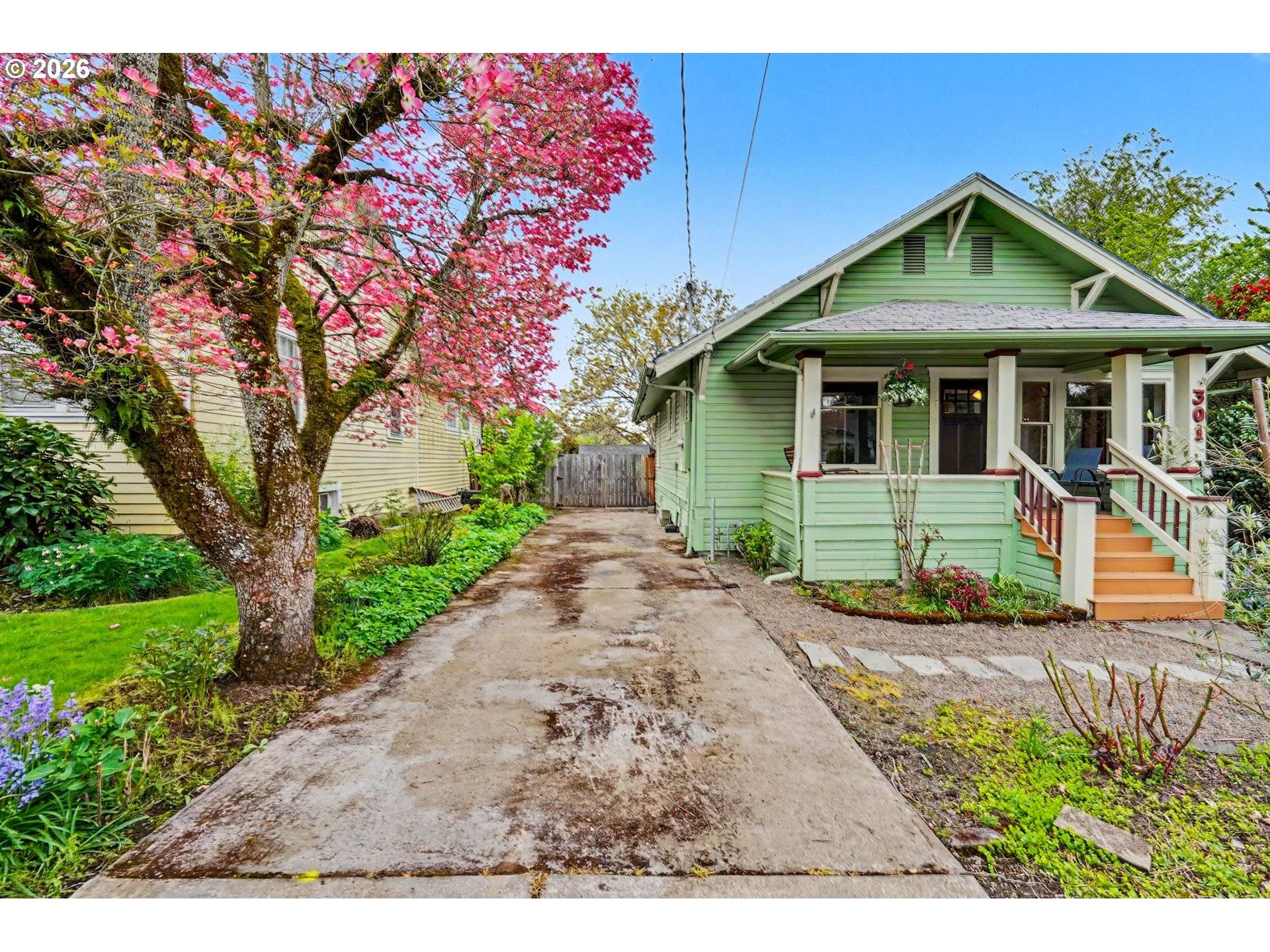 301 ORCHARD ST, Silverton, OR 97381