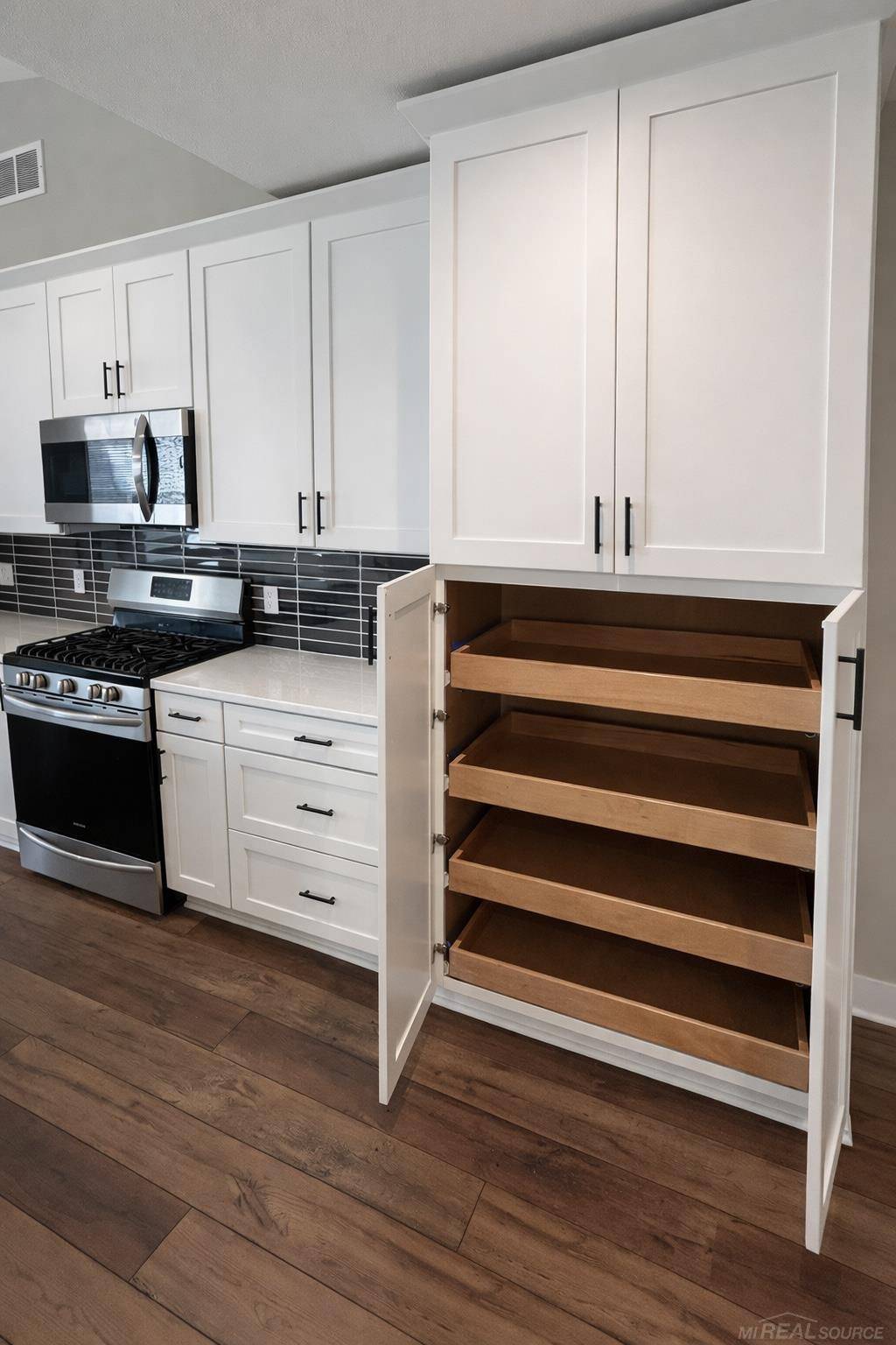 11404 S Lake DR, Holland Twp, MI 49424