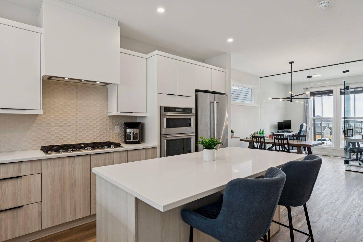 87 Aquila WAY NW, Calgary, AB T3R1Z7