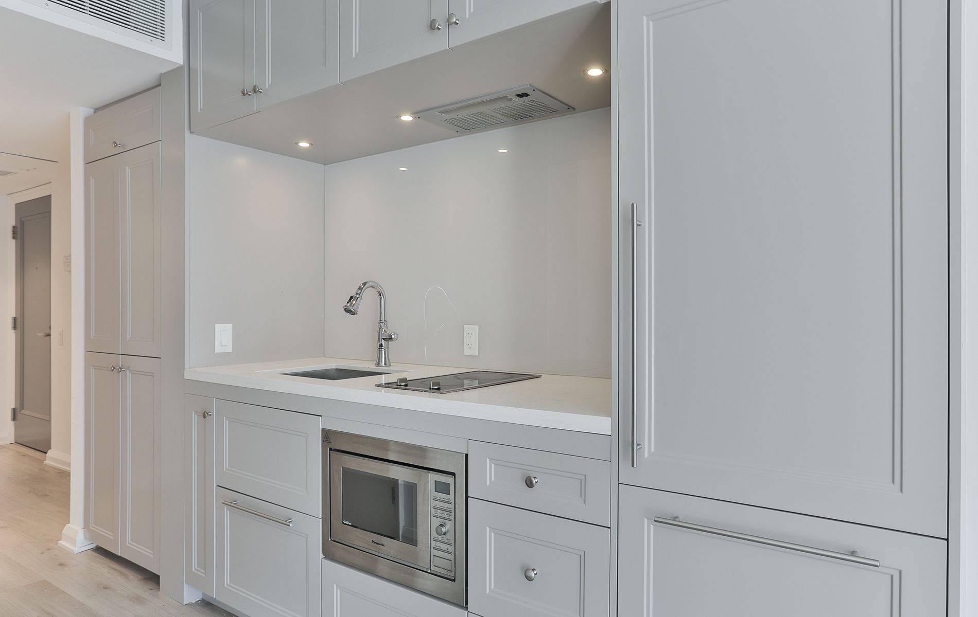 155 Yorkville AVE #1013, Toronto C02, ON M5R 0B4