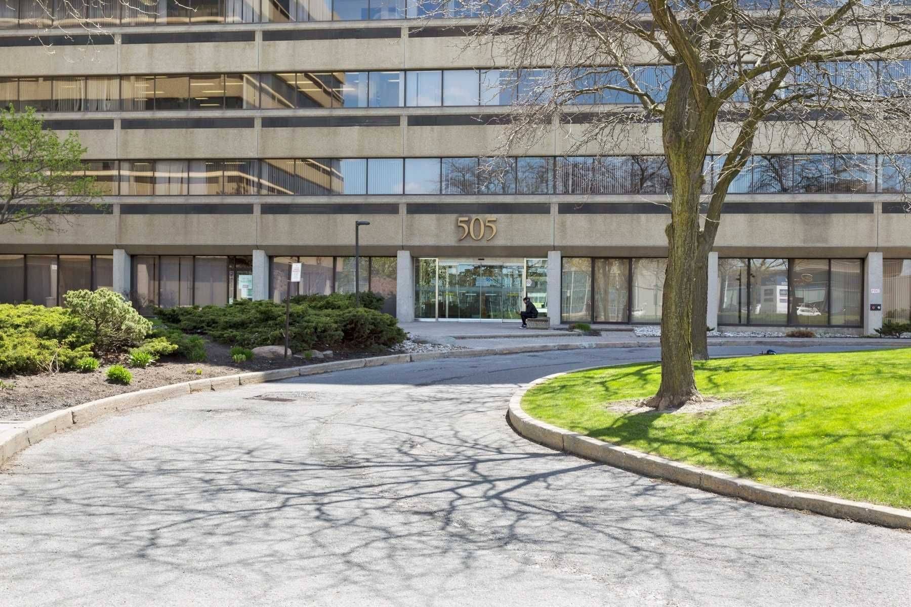 505 Consumers RD #206, Toronto C15, ON M2J 4V8