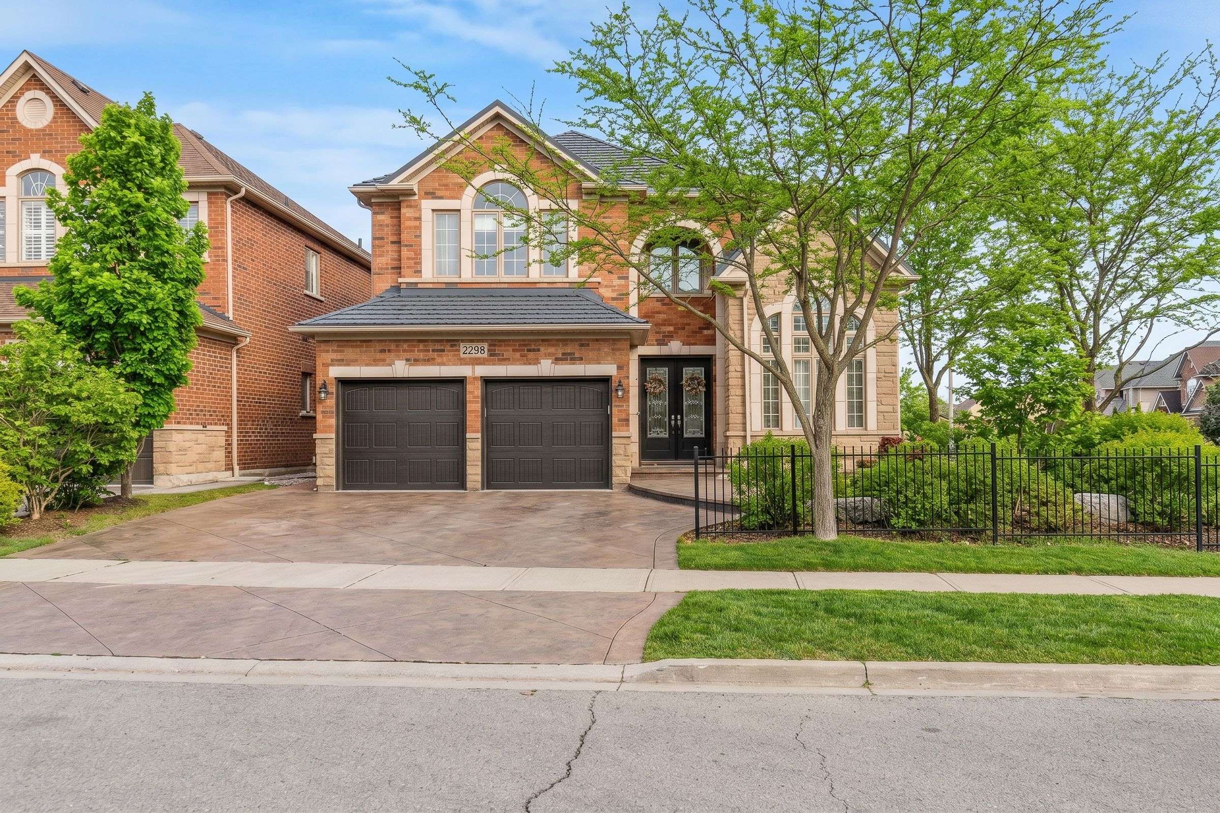 2298 Salcome DR, Oakville, ON L6H 7N2