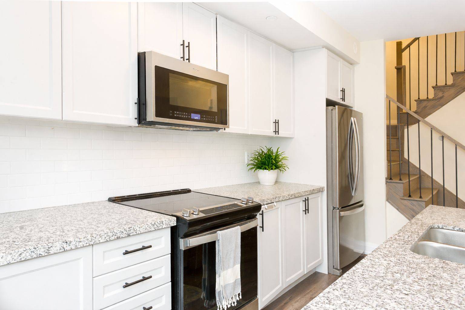 1593 Rose WAY #110, Milton, ON L9E 0J2