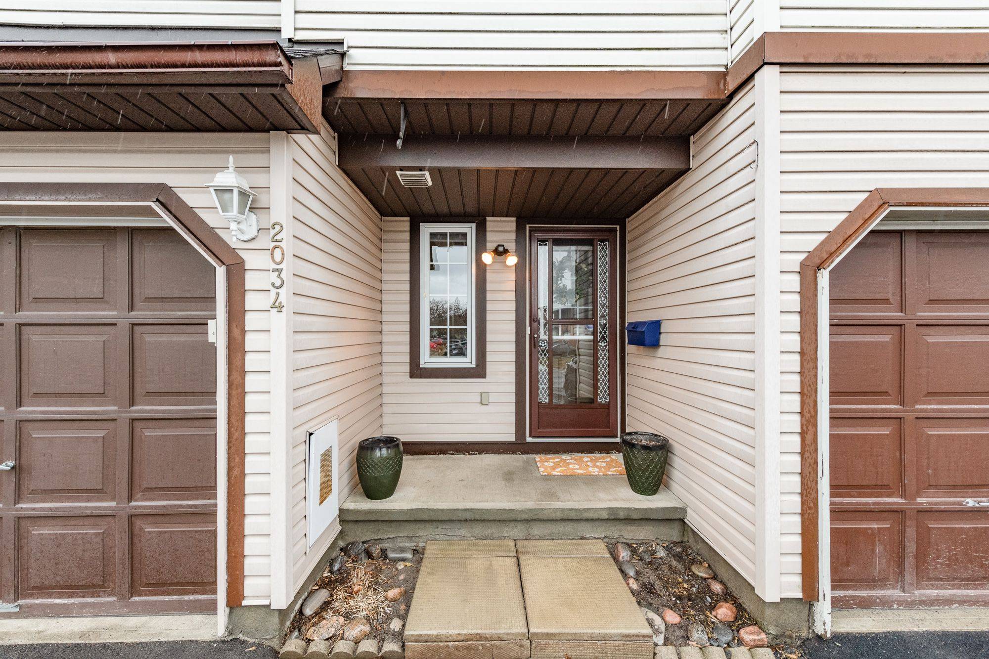2034 P AVE, Alta Vista And Area, ON K1G 6G7