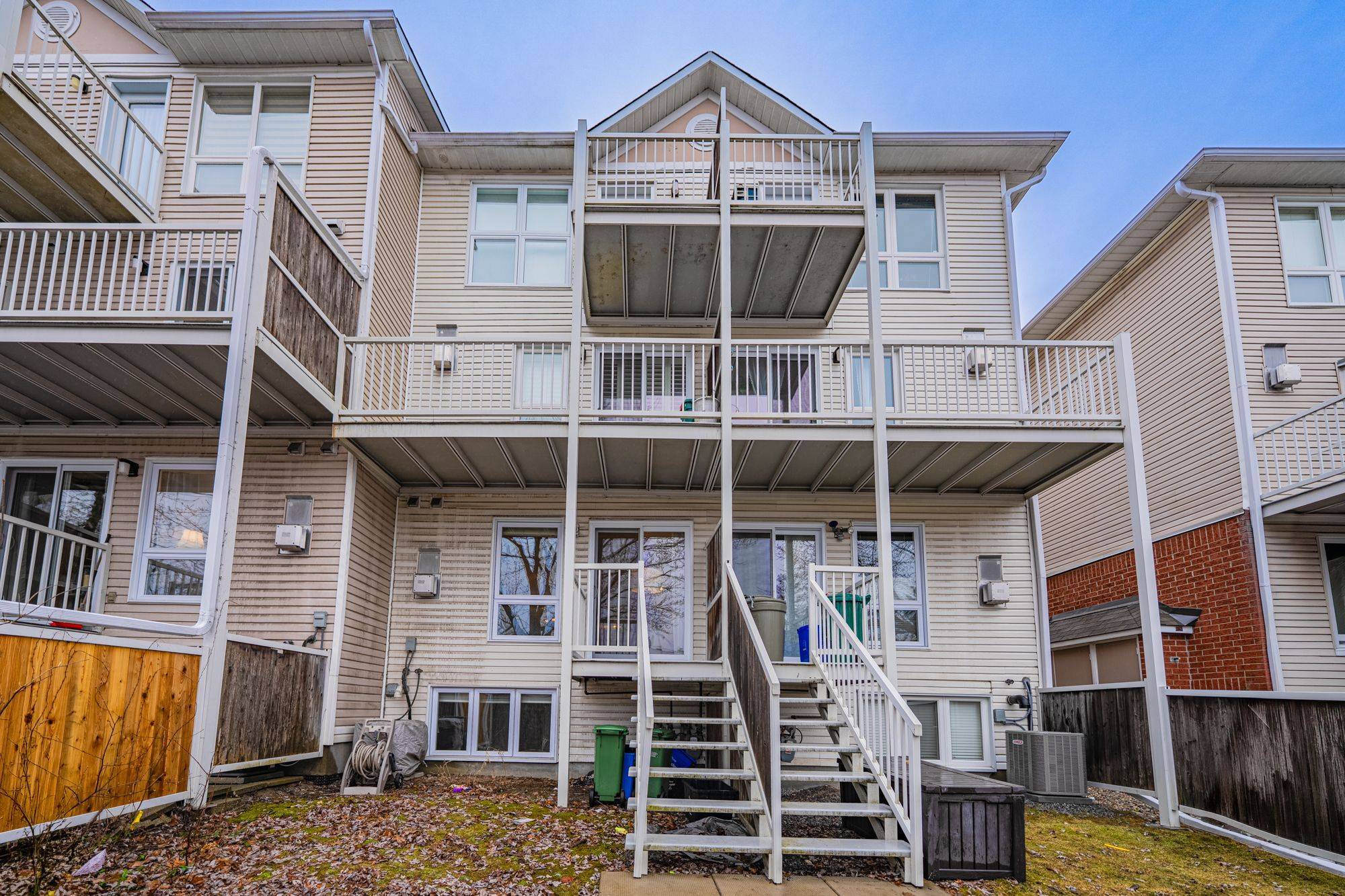 1615 Locksley LN, Beacon Hill North - South And Area, ON K1J 1B6