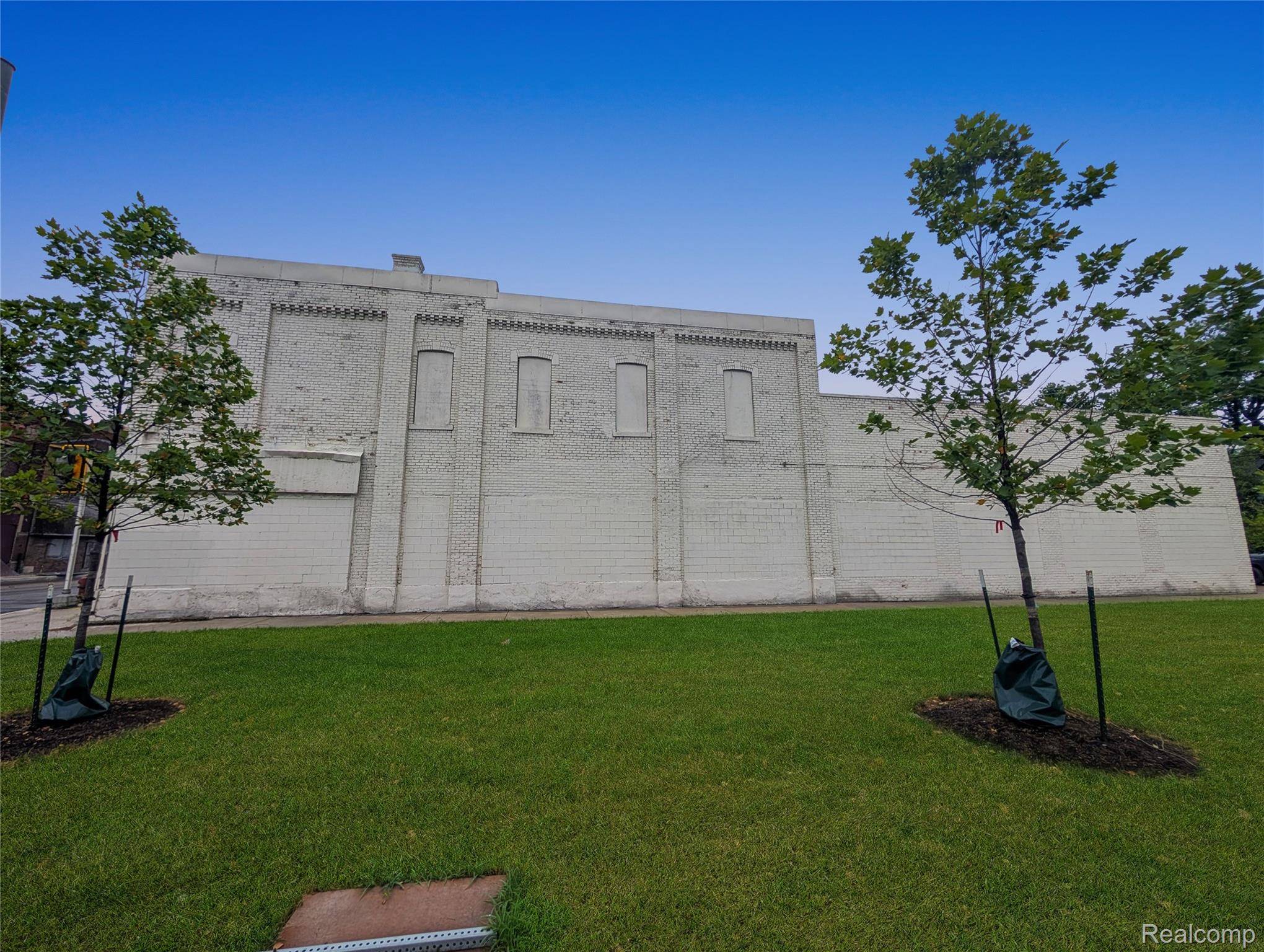 8000 W Jefferson AVE, Detroit, MI 48209