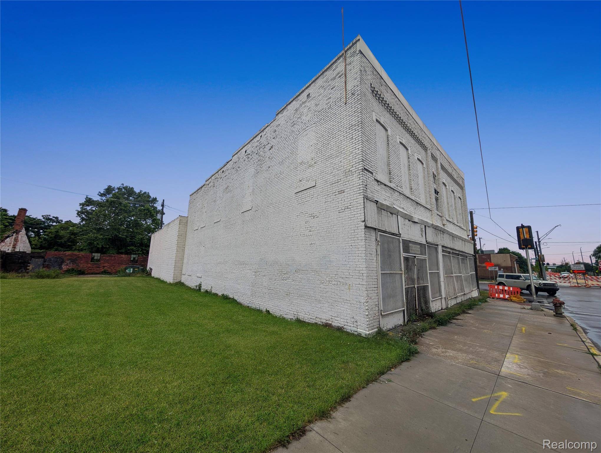 8000 W Jefferson AVE, Detroit, MI 48209