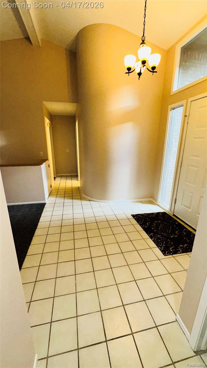 33779 VISTA DR, Farmington Hills, MI 48331