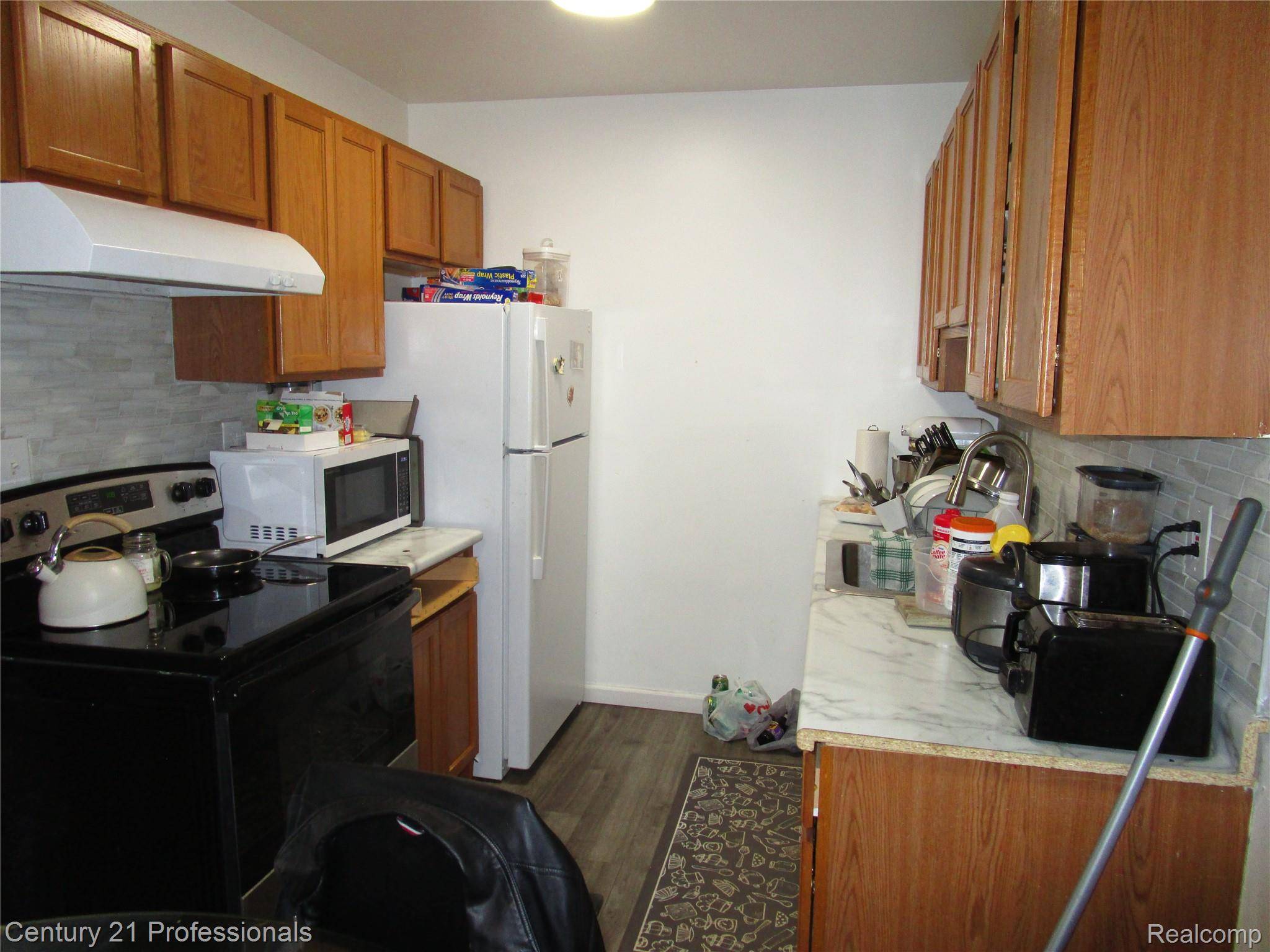 10020 Allen Pointe DR, Allen Park, MI 48101