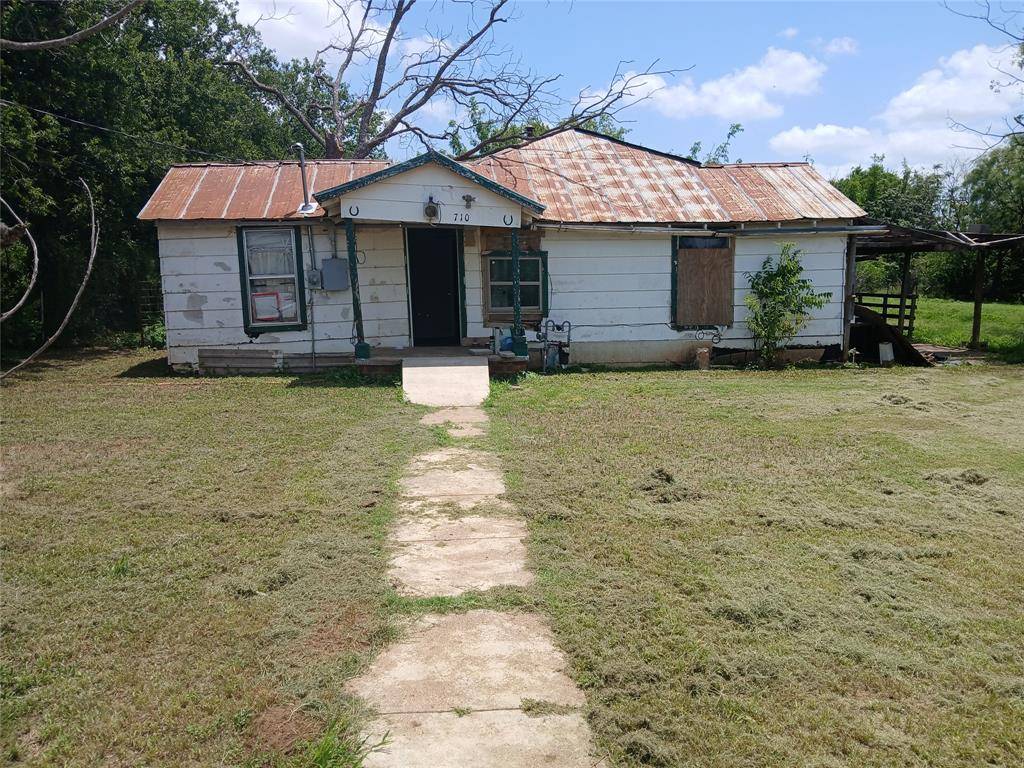 710 E Mesquite Street, Coleman, TX 76834