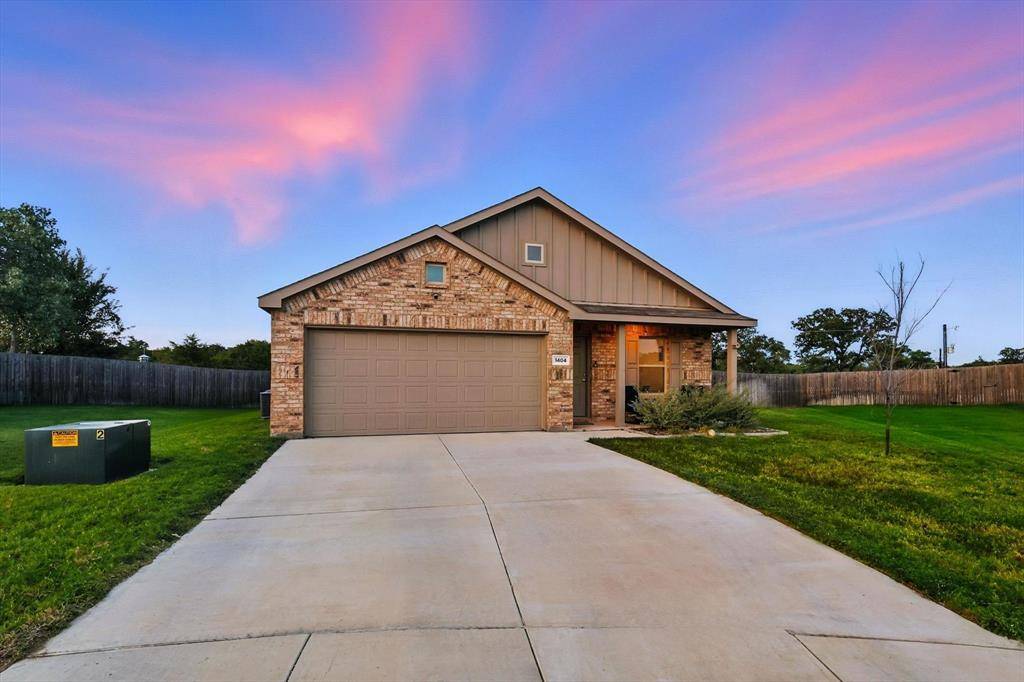 1404 Beach Drive, Azle, TX 76020