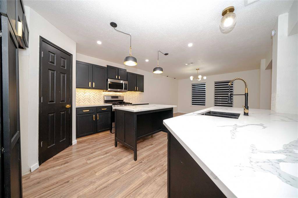 213 Rainsong Drive, Cedar Hill, TX 75104