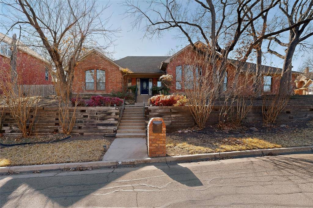 2704 BRIARBROOK Court, Arlington, TX 76006