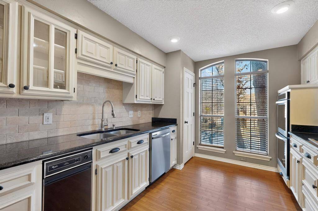 2704 BRIARBROOK Court, Arlington, TX 76006