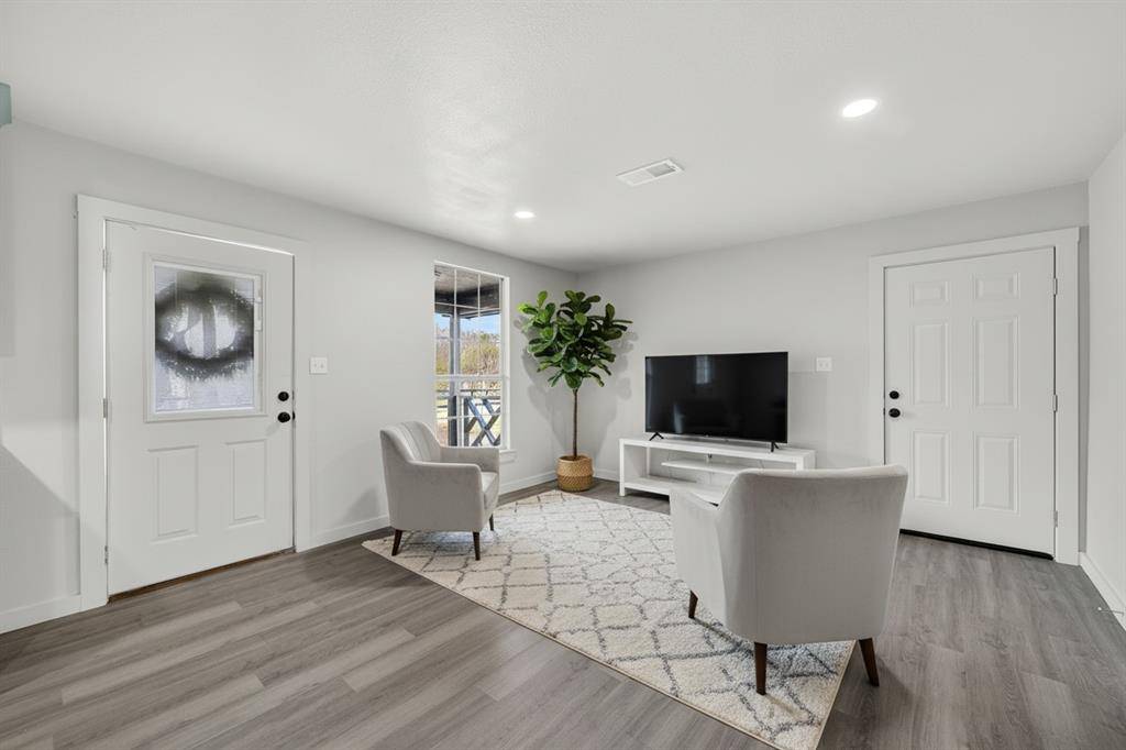 705 S 3rd Street E, Dawson, TX 76639